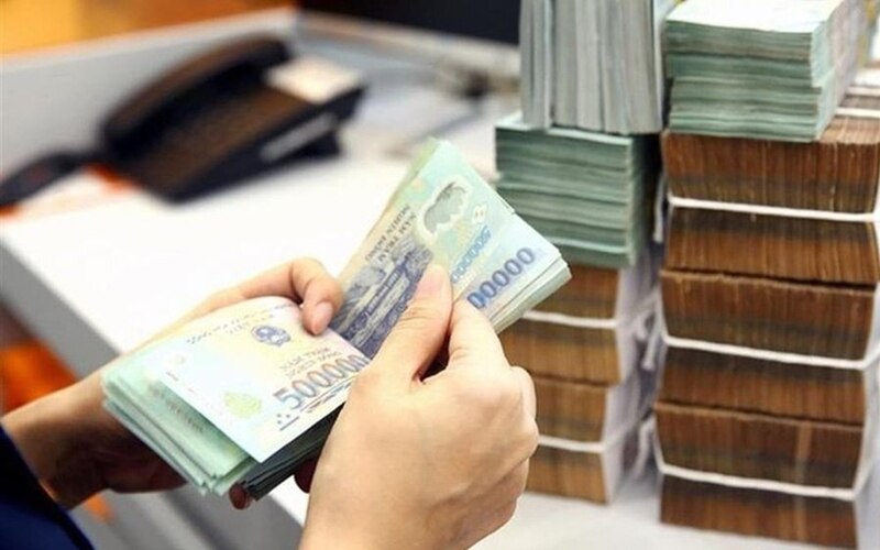 Decree regulating base salaries for officials, civil servants, public