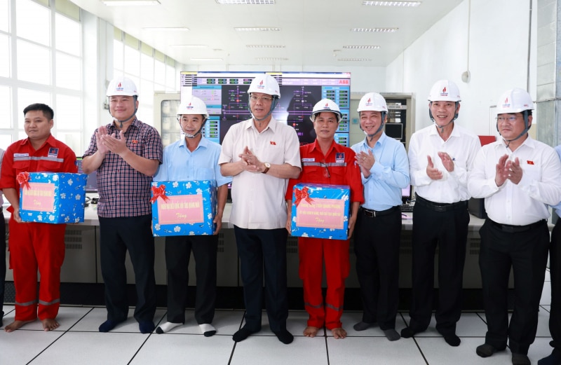 Phó Chủ tịch Quốc hội, Thượng tướng Trần Quang Phương thăm và làm việc tại nhà máy thủy điện ĐakĐRinh -0