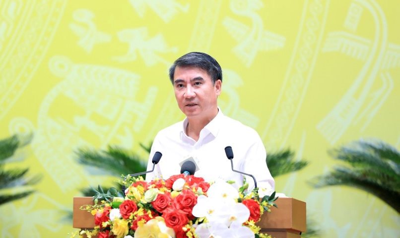 Giám đốc Sở Tài chính Nguyễn Xuân Lưu trình bày tờ trình của UBND thành phố. Ảnh: Thanh Hải