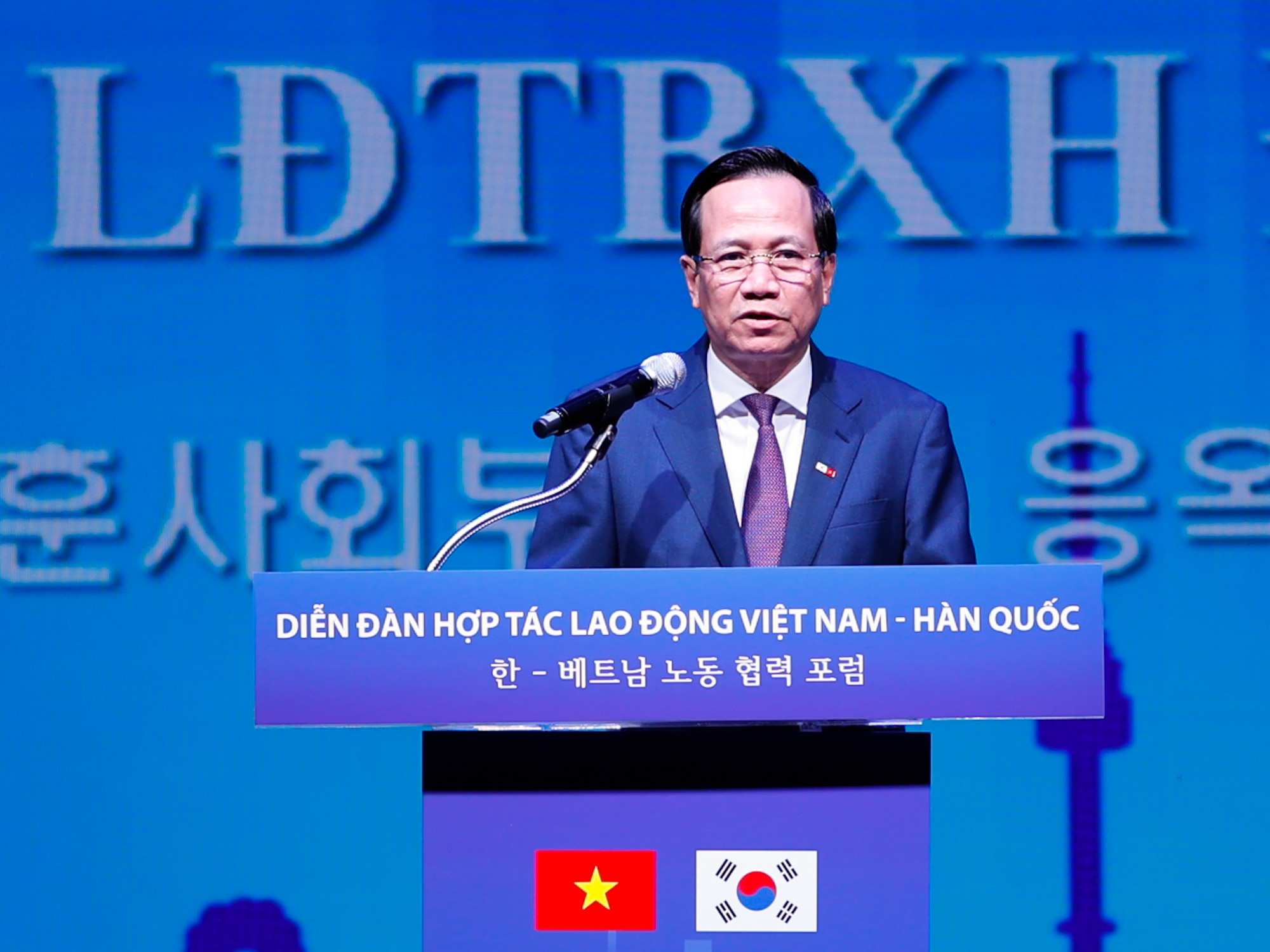 Tiêu điểm - Thủ tướng: Nâng tầm hợp tác lao động Việt Nam - Hàn Quốc