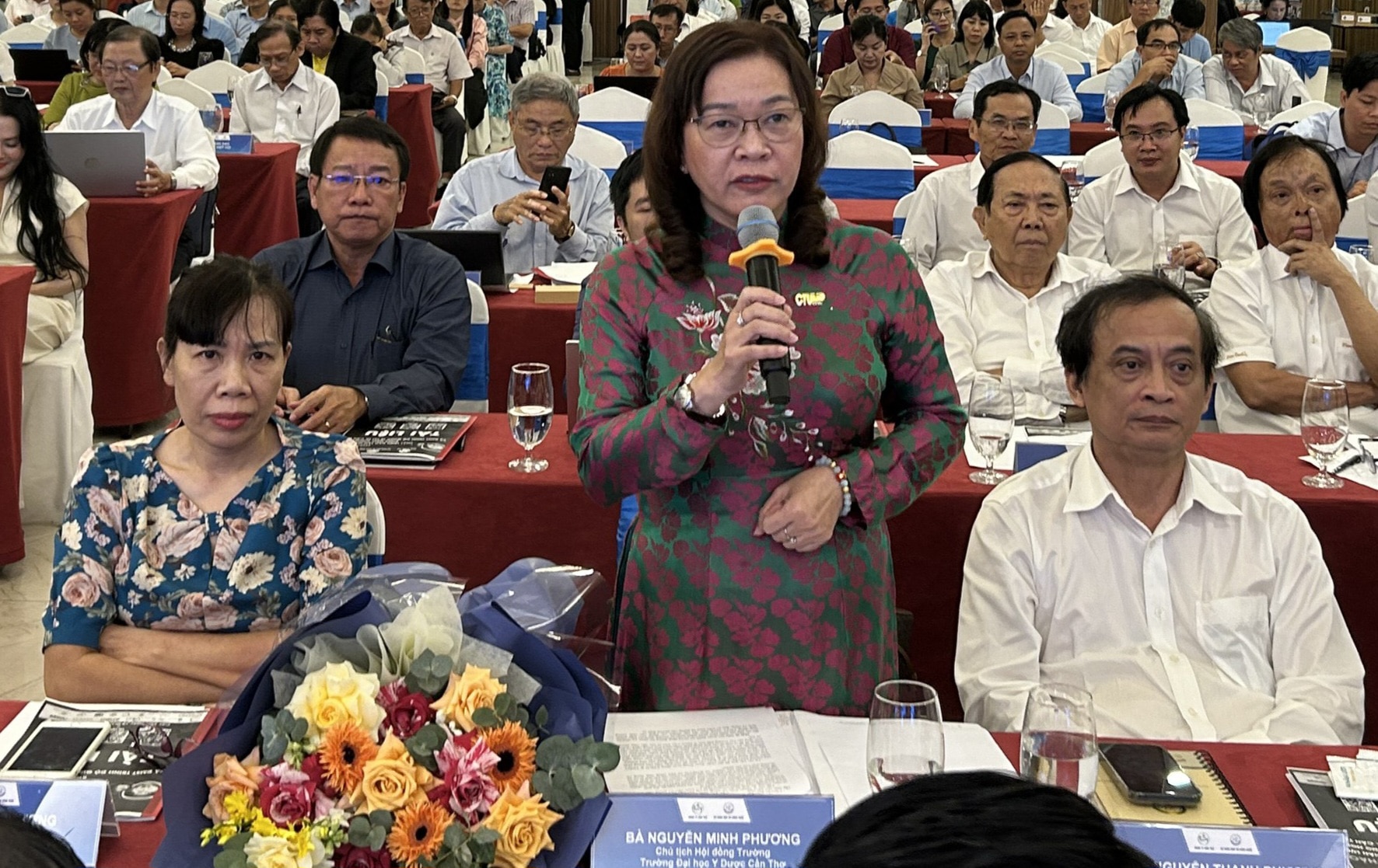 Bà Nguyễn Minh Phương - chủ tịch hội đồng trường Đại học Y dược Cần Thơ - phát biểu tại hội thảo - Ảnh: N.B.