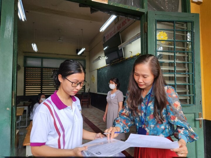 Đại diện Bộ GD&ĐT lý giải việc nhiều thí sinh đạt 9,5 điểm/môn có thể trượt đại học