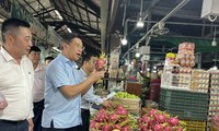 Xuyên đêm kiểm tra 2 chợ đầu mối: 'Nỗi đau' nhiều năm vẫn tồn tại